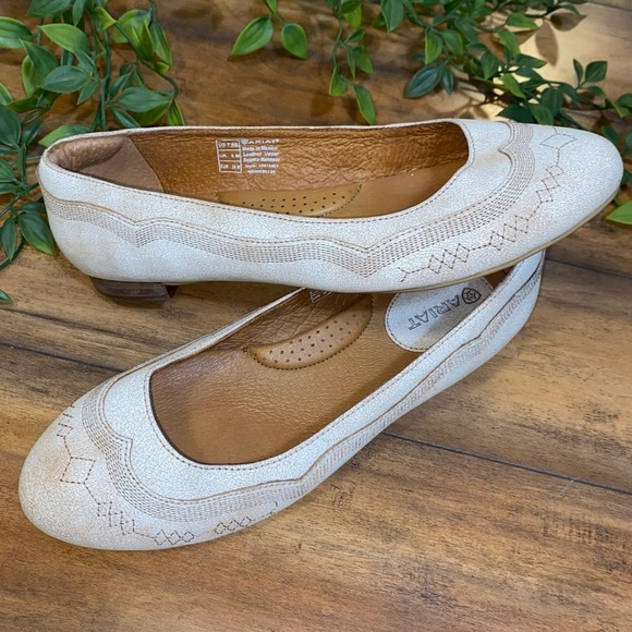 Ariat Dreamer Leather Western Flats 7.5 cream - Picture 1 of 9